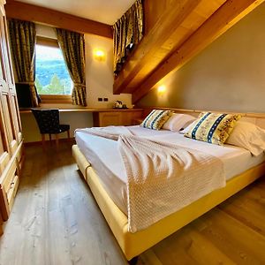 Camera piccola con letto king size